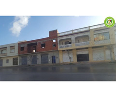 Maison inachevée 546 m² + 3 garages à dar Dar Allouch sur la rue principale