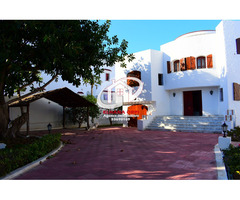 A vendre villa avec piscine sur un terrain de 1021 m² - 12